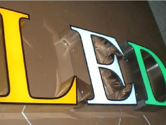 天门介绍LED招牌的基础知识。